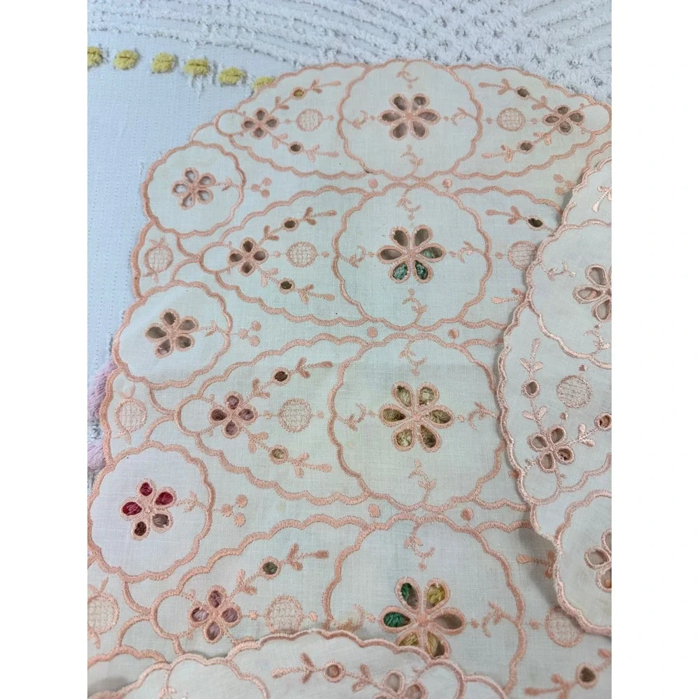 Vintage 4pc Eyelet Embroidered Dresser Scarf Set Peach Cream Scalloped Doilies